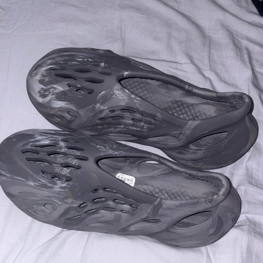 Men’s Yeezy foam runner mx size 10 lightly worn